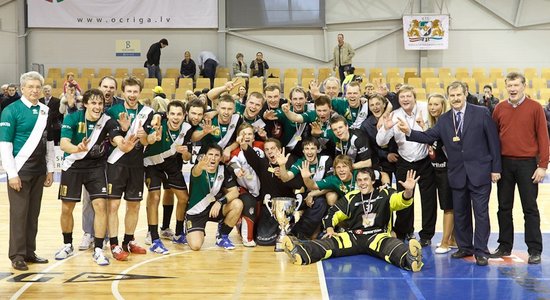 'RTU/Inspecta' uzvar un kļūst par 'EuroFloorball Cup' apakšgrupas uzvarētājiem