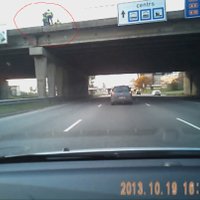 ВИДЕО: Дорожные полицейские при задержании избили водителя ногами? (обновлено)
