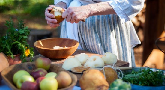 Lapsenes paliks bešā – saldas un sāļas idejas, ko jau šonedēļ pagatavot no āboliem un bumbieriem