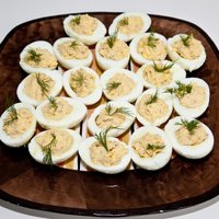 Pildītas olas ar rīvētu sieru