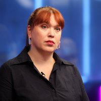 Логина: общественные СМИ Латвии должны вещать и на русском языке