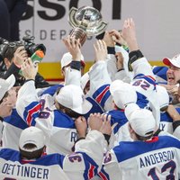 ASV hokeja juniori dramatiskā cīņā ceturto reizi kļūst par pasaules čempioniem