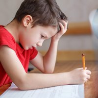 Nesaki priekšā, bet ļauj domāt pašam: kā veiksmīgāk bērnam palīdzēt mājasdarbu izpildē