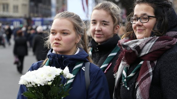 Svinīgā ziedu nolikšana ceremonija pie Brīvības pieminekļa - 1