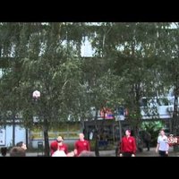 Video: Rīgas 'Dinamo' pirms mača ar 'Medveščak' spārda bumbu