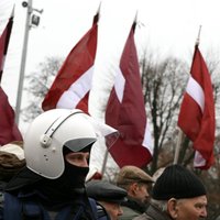 Rīgas domei liek publiski atvainoties 'Daugavas Vanagiem' par leģionāru gājiena aizliegšanu