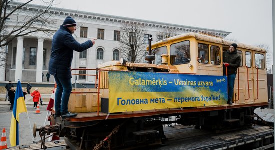 В Украину отправился подаренный жителями Латвии и LMT локомотив-электростанция