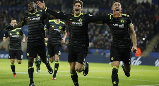 'Chelsea' bez rezultatīvā Kostas ierindā pārliecinoši uzvar Anglijas čempioni Lesteras 'City'