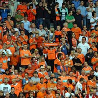 Belokoņam piederošā 'Blackpool' kluba fani protestē un piespiež pārtraukt 'Championship' spēli