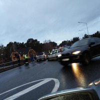 ФОТО: Авария на Таллинском шоссе - образовалась большая "пробка"