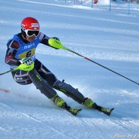 Latvijas kausā milzu slalomā uzvaras Zvejniekam un Bondarei