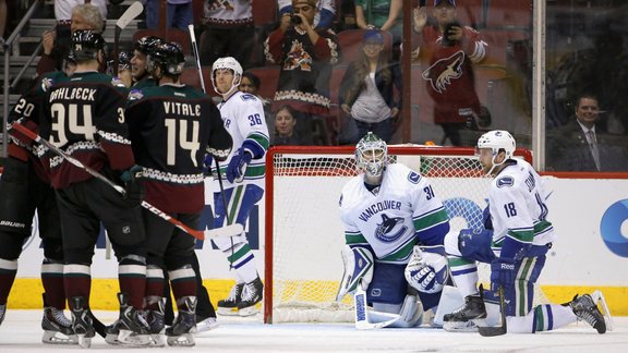 Canucks Coyotes Hockey.JPEG-0bf36