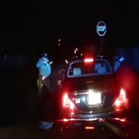 Video fiksēts, kā ASV policisti nošauj melnādaino