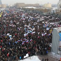 В Москве — многотысячные митинги оппозиции и "за Путина"