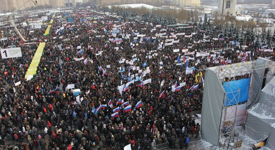 В Москве — многотысячные митинги оппозиции и "за Путина"