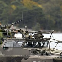 Zviedrija plašā militārā operācijā turpina meklēt ārvalstu zemūdeni
