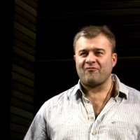 Video: Porečenkovam pēc izrādes met ar pistoli un aicina 'pašaut'