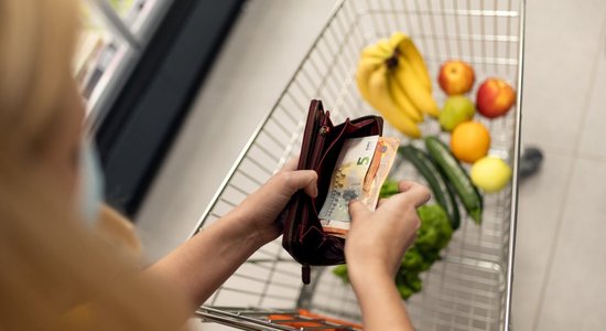 Gada inflācija Latvijā aprīlī sarukusi līdz 15,1%