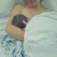 Solis tuvāk tuvībai. Pieredzes stāsts par mazuļiem, kuri zīda krūti ķeizargrieziena operācijas laikā