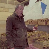 Klārksona dārzeņu veikaliņš slēgts – 10 tonnas kartupeļu izdalīs pensionāriem