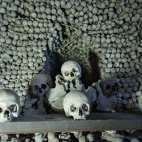 Katakombas, kapenes un citas baisas apskates vietas Čehijā