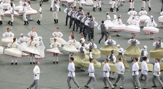 Fotoreportāža: Lieluzveduma 'Tēvu laipas' koncerts