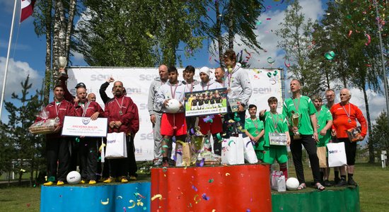 Minifutbola turnīrā cilvēkiem ar īpašām vajadzībām 'Seni Cup 2017' otru gadu pēc kārtas uzvar 'Slokas' komanda