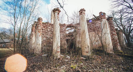 ФОТО. Утраченная слава: Замковый комплекс поместья Марциена