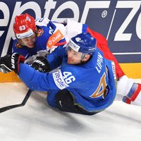Video: Kazahstānas hokejisti sagādā Krievijai lielas galvassāpes