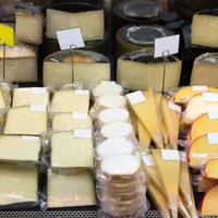 Kāpēc siers veikalos tiek iepakots tik nepraktiski?