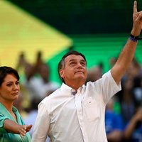 Bolsonaru sola 'pakļauties' konstitūcijai