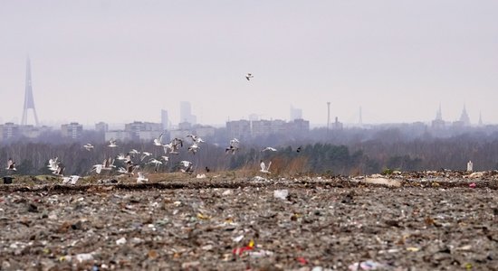 Šķirošana pieklibo, tiek piesārņota vide: publiskoti Latvijas atkritumu poligonu pārbaužu rezultāti