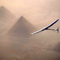 Foto: 'Solar Impulse' strauji tuvojas mērķim: sasniegusi Kairu