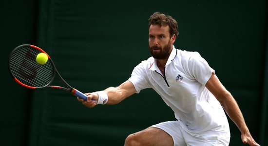 Gulbis tuvojas ATP labāko simtniekam