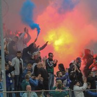 Video: Liepājā nekārtības sarīko Minskas 'Dinamo' futbola fani