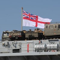 Великобритания отправляет боевые корабли в Персидский залив и Балтийское море