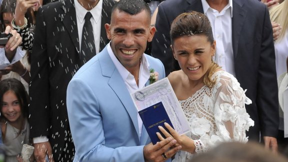 Argentine football Carlos Tevez and his wife Vanesa Mansilla