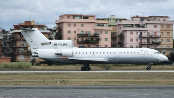 Lviv_Airlines_-_Yakovlev_Yak-42D