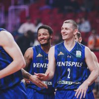 Ventspils un Valmieras basketbola klubi izcīna uzvaras apvienotās līgas cīņās