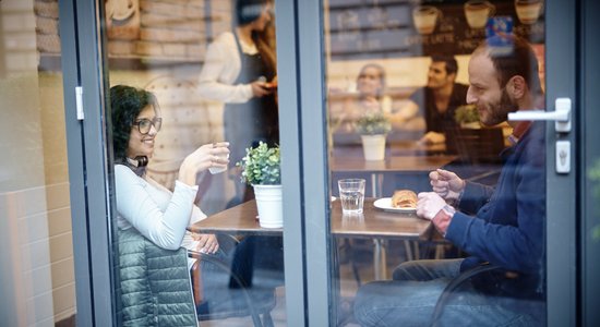 Kamēr Vecrīgā vēl svilpo vējš, Klusajā centrā bizness atkal uzņem apgriezienus