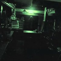 ВИДЕО: Камера наблюдения сняла призрака в старейшем британском пабе