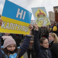 ФОТО: В Украине прошли массовые митинги против "формулы Штайнмайера"