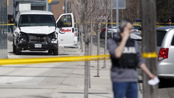 Sadursmē uz ielas Toronto bojā gājuši vismaz 10 gājēji - 1