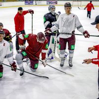 Latvijas hokeja izlases spēlētāji pirms PČ netiks vakcinēti pret Covid-19