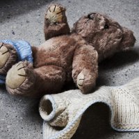 Par sešgadīgas radinieces seksuālu izmantošanu Latvijā lūdz apsūdzēt jaunu vīrieti