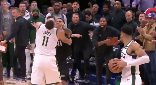 Video: 'Bucks' un 'Kings' basketbolisti 'saķeras' mača galotnē