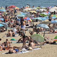 Барселона, Майорка, Ибица: Все пляжи Испании, где курение запрещено и вас ждет огромный штраф