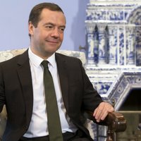 Медведев пожелал Путину "немножко отдохнуть"