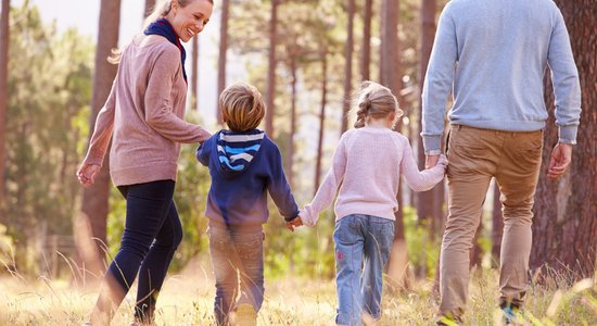 22 Latvijas novados deklarētie bērni varēs bez maksas vakcinēties pret ērču encefalītu