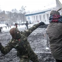 Киев: силовикам разрешено применять водометы при морозе и спецгранаты